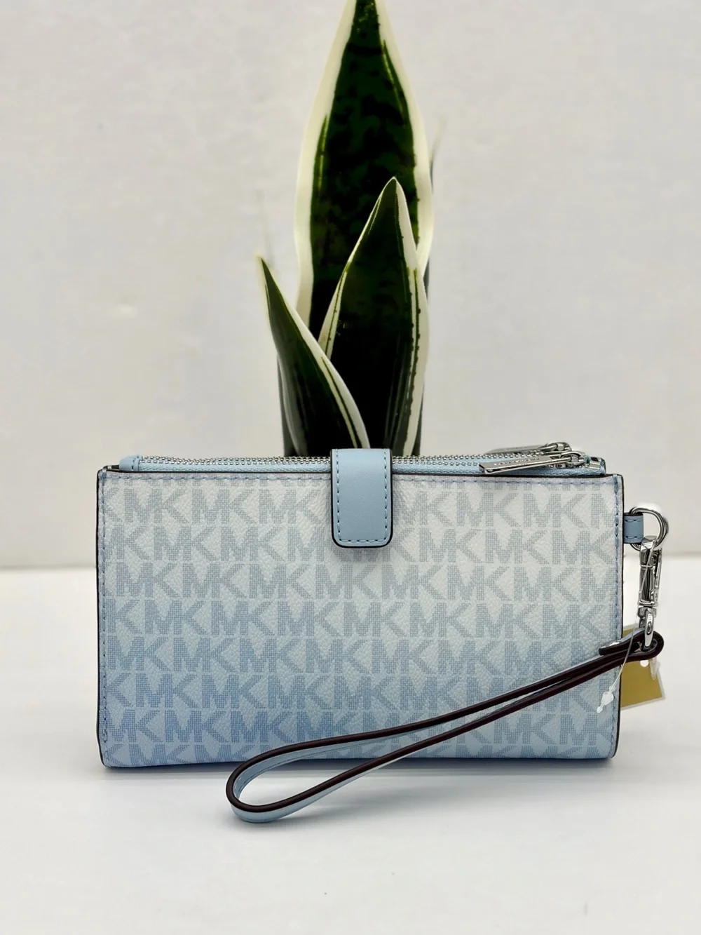 MICHAEL KORS Jet Set Large ombré Signature Logo Wristlet Wallet